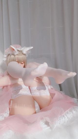 在教室轮流澡到高潮主角背景