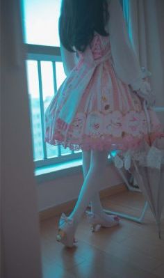 女老师趴开双脚诵视频